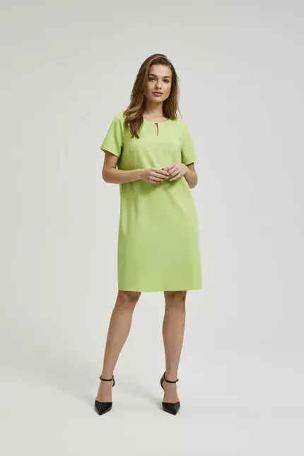 Prosta sukienka o długości przed kolano zielona