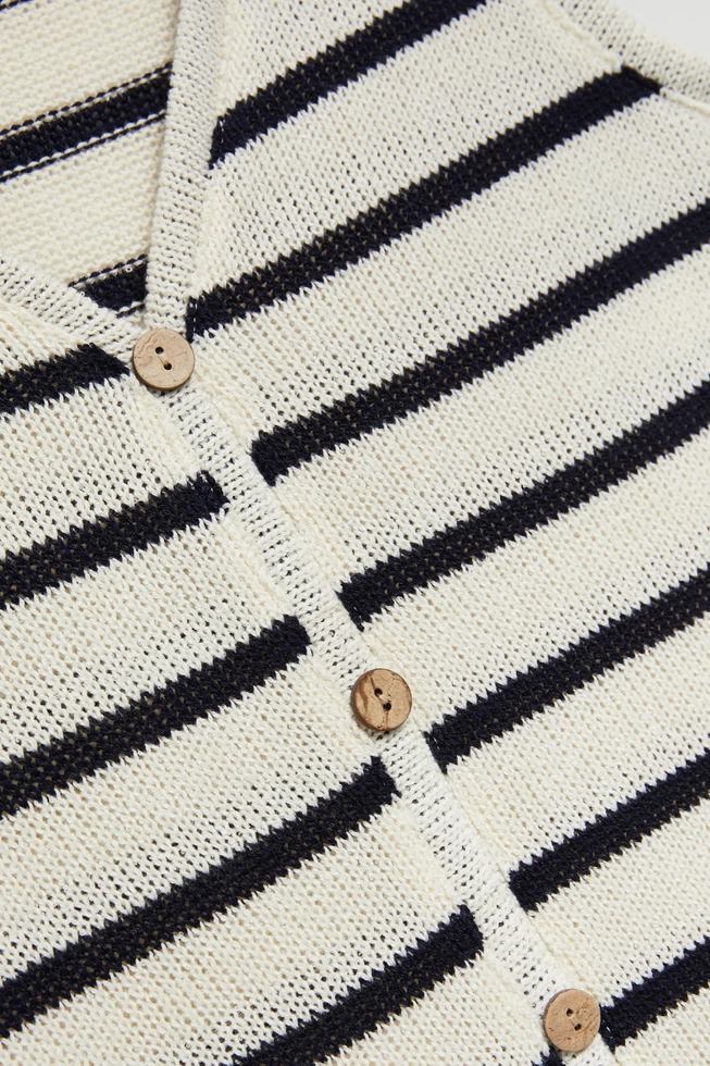 Bluzka w paski z dekoltem w serek i guzikami beżowa