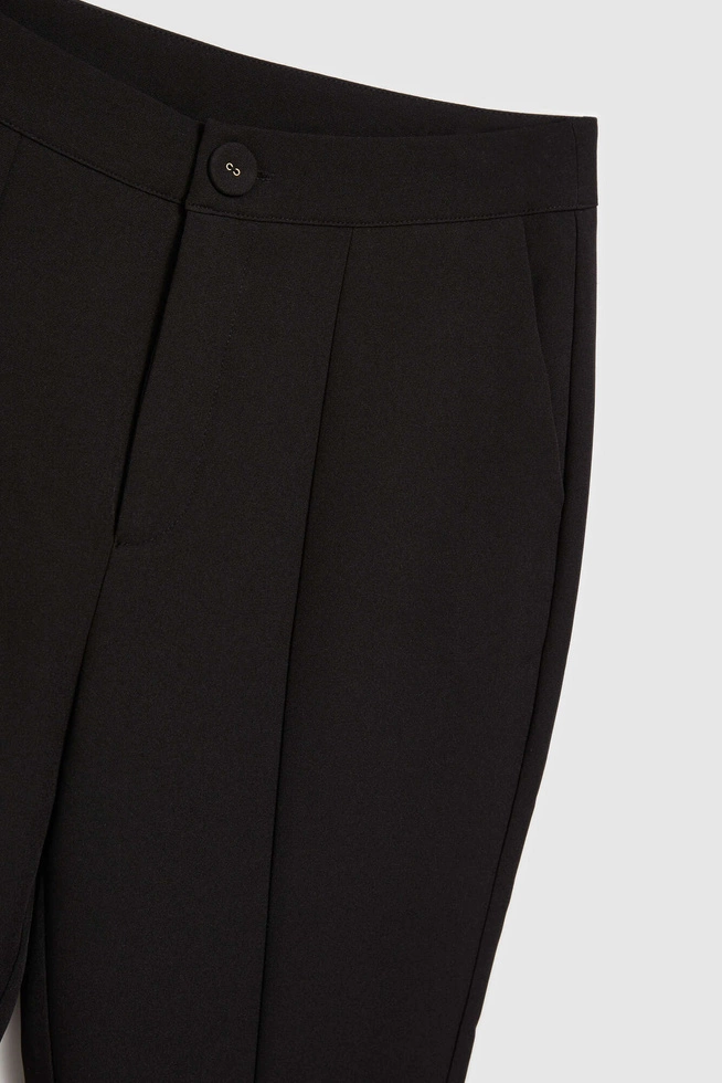 Spodnie w kant z rozcięciem