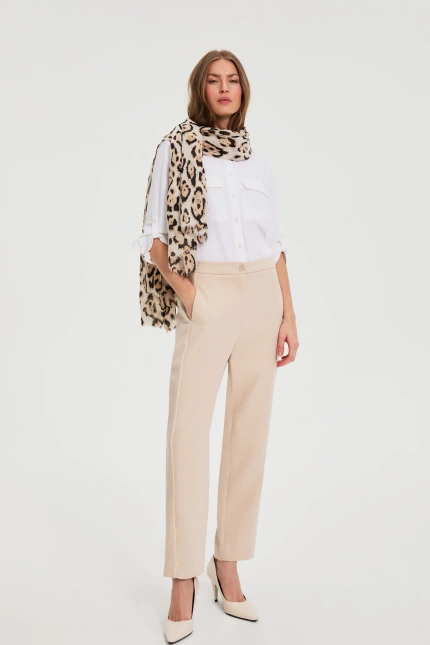 Szal w panterkę beżowy