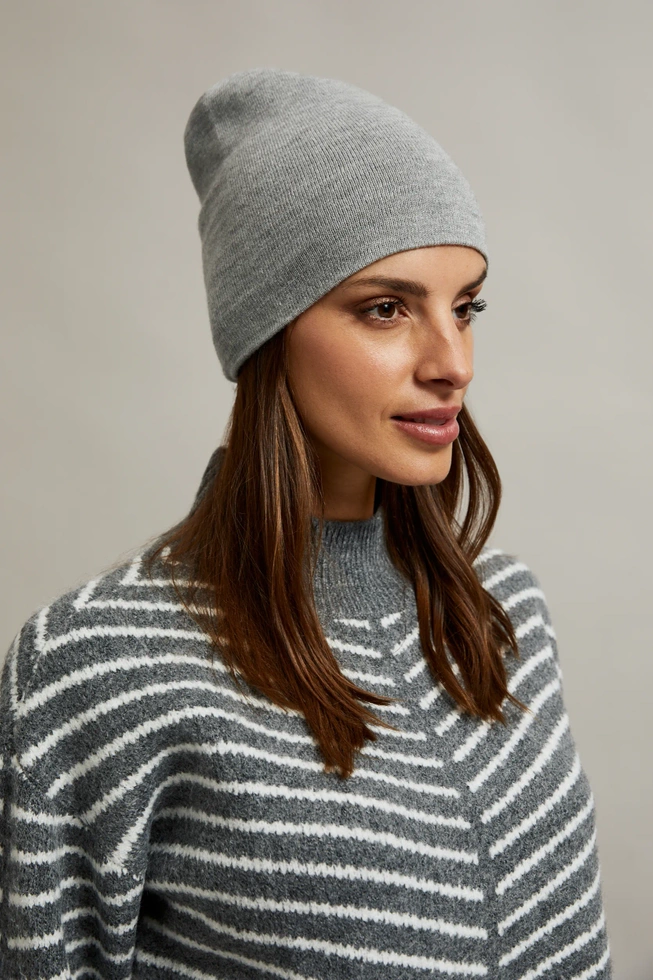 Gładka czapka szara