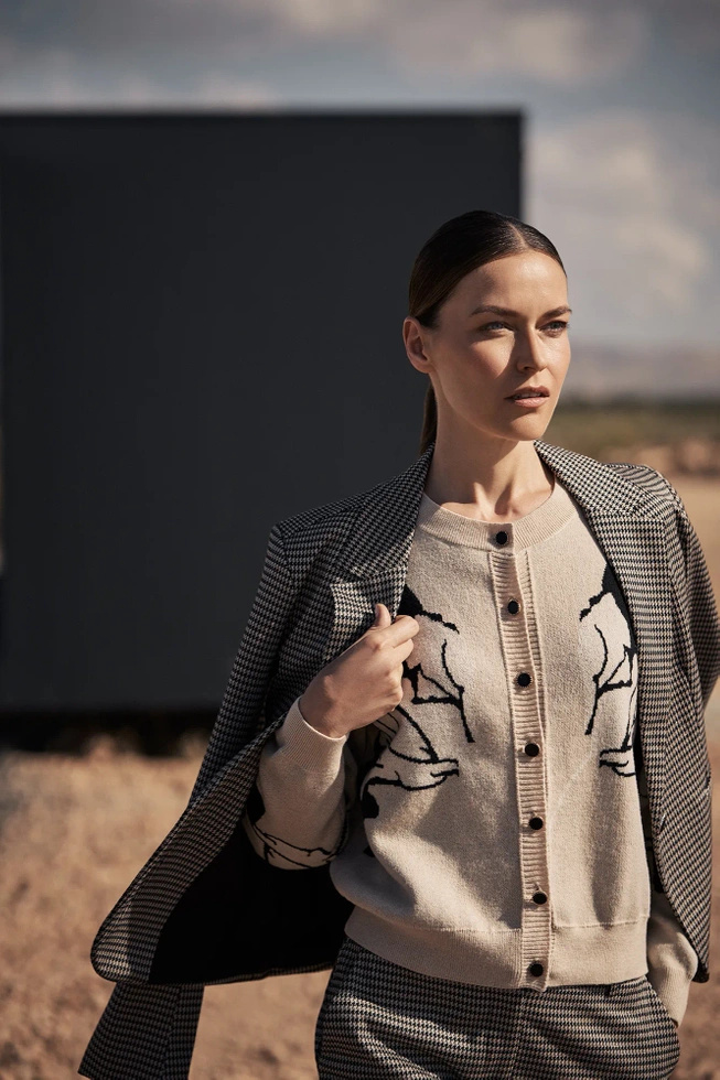 Sweter zapinany na guziki beżowy