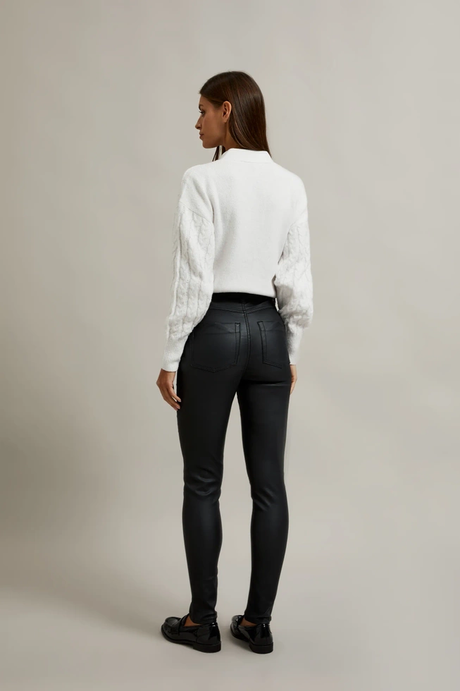 Woskowane spodnie rurki czarne