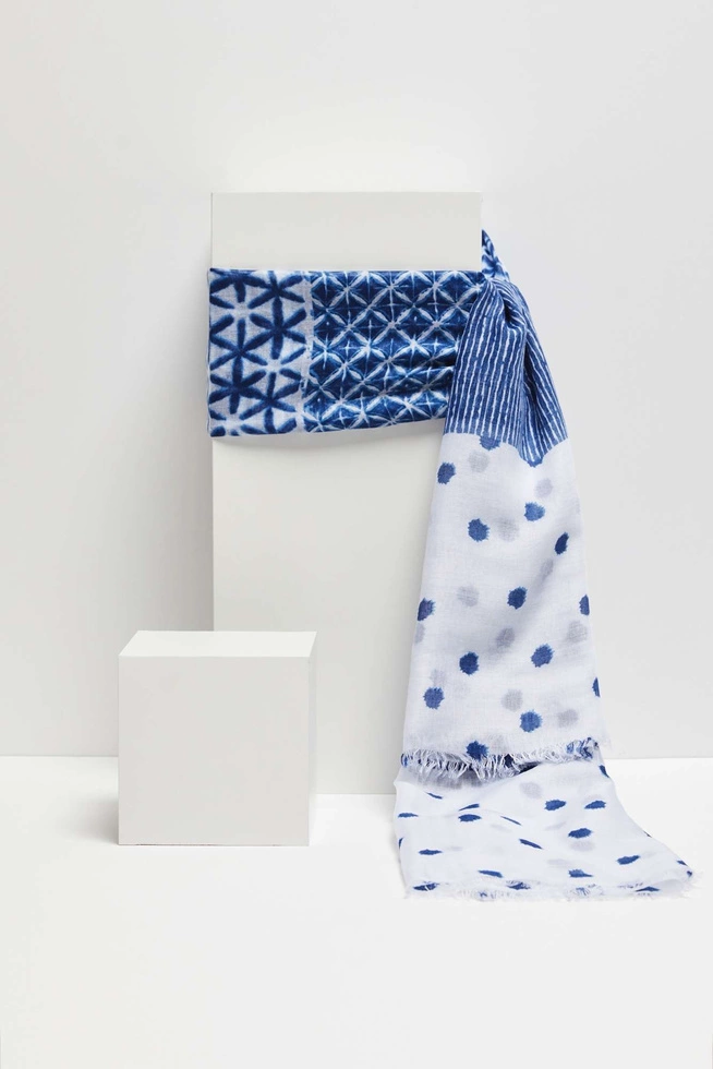 Wzorzysty szal niebieski