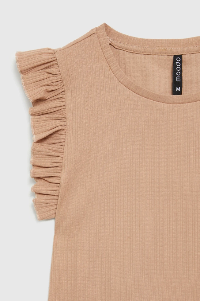 Prążkowana bluzka z falbaną na ramionach beżowa