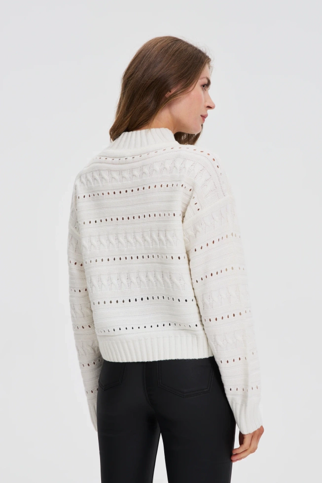 Sweter z golfem biały