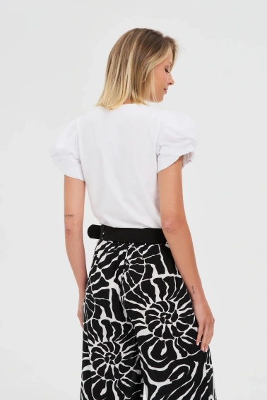 Bluzka z bufiastymi rękawami biała