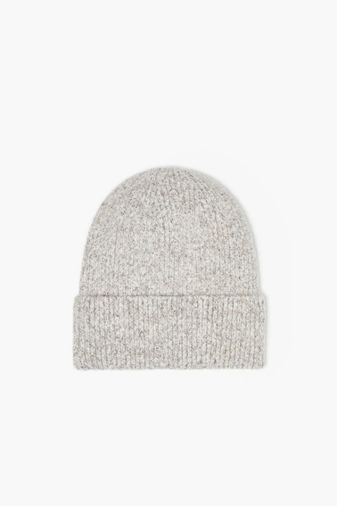 Prosta czapka z dzianiny szara