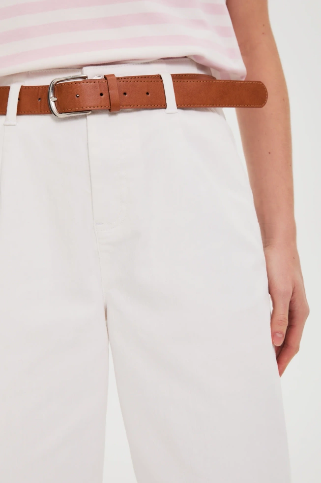 Jeansy z szerokimi nogawkami białe