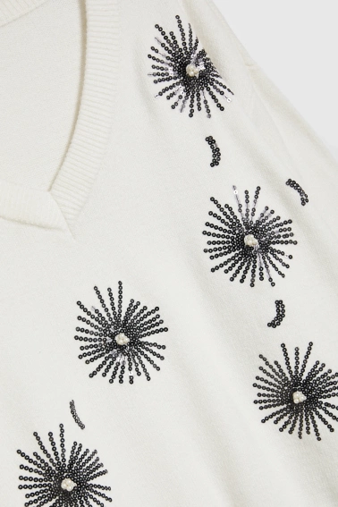 Sweter z cekinami biały