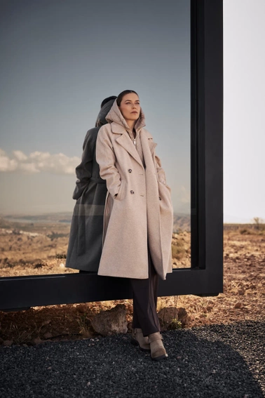 Płaszcz z kapturem beżowy