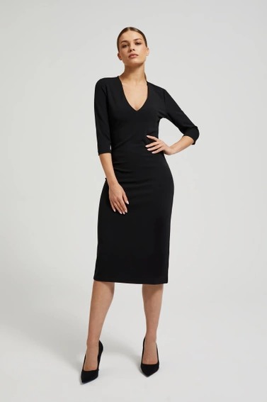 Gładka sukienka z dekoltem w serek czarna