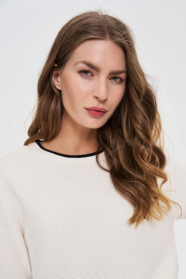 Sweter z krótkimi rękawami biały