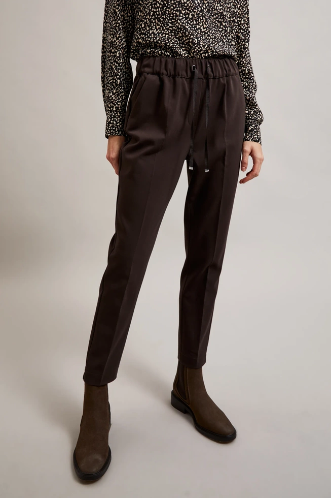 Spodnie z prostą nogawką i wiązaniem w pasie brązowe