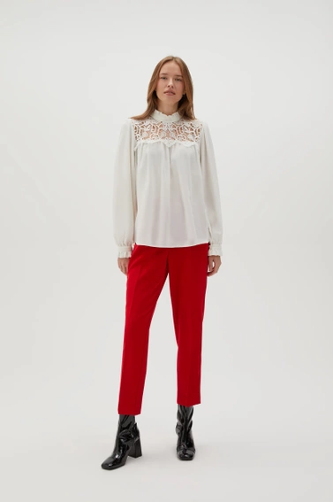 Koszula z koronką i bufiastymi rękawami biała