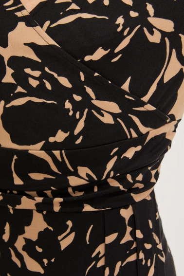 Wzorzysta sukienka czarna