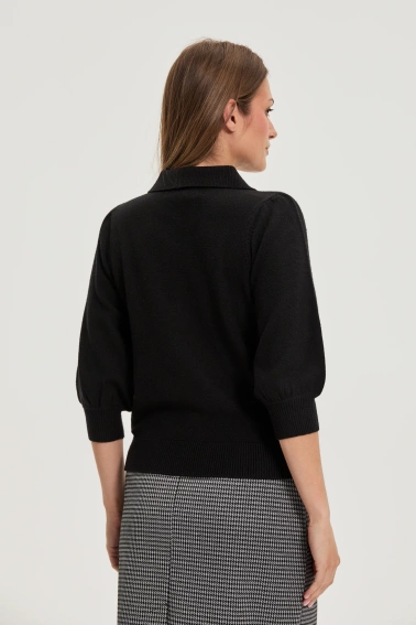 Sweter z kołnierzykiem czarny