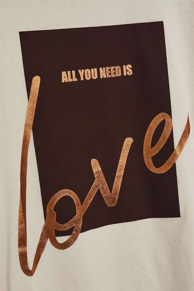 T-shirt z nadrukiem piaskowy