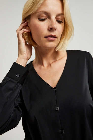 Gładka koszula z ozdobnymi guzikami czarna