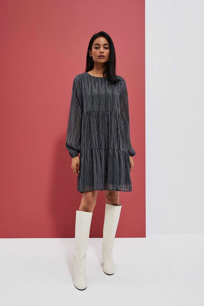 Trapezowa sukienka z printem czarna