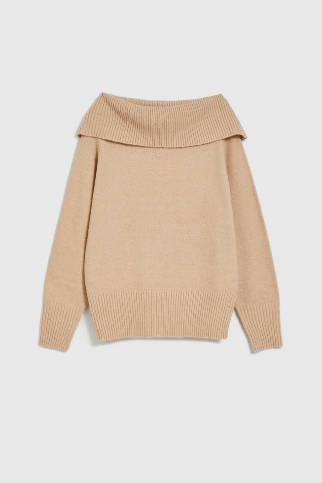 Sweter z odwijanym dekoltem beżowy