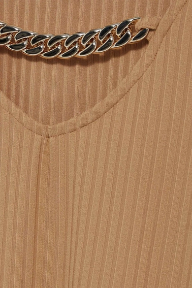 Bluzka z prążkowanej dzianiny z łańcuszkiem