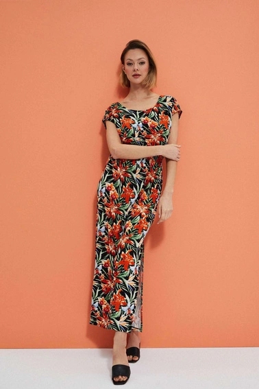 Sukienka z kwiatowym nadrukiem