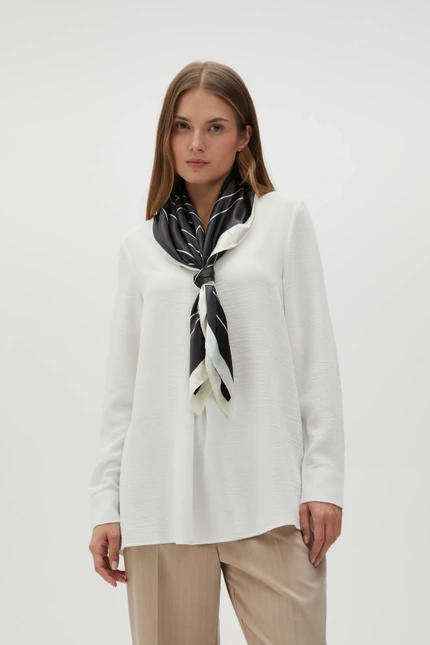 Apaszka z geometrycznym wzorem czarna