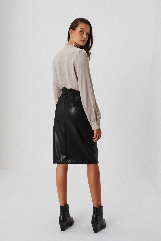 Ołówkowa spódnica z imitacji skóry