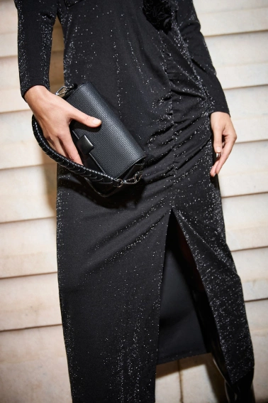 Sukienka maxi z rozcięciem czarna