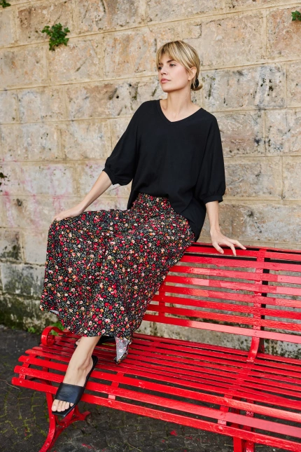 Spódnica midi w kwiaty czarna