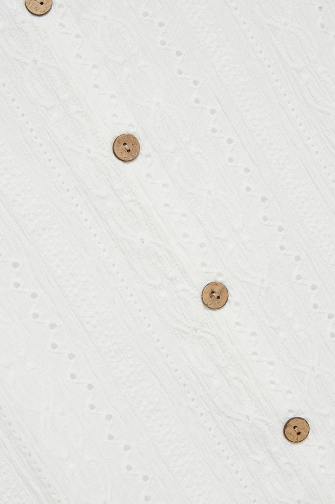 Ażurowy top z guzikami biały