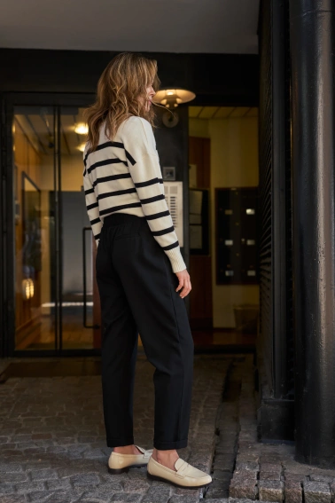 Spodnie z prostymi nogawkami czarne