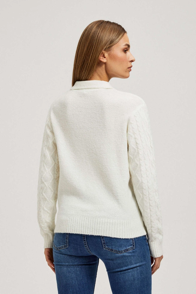 Sweter z dekoltem w serek i kołnierzykiem