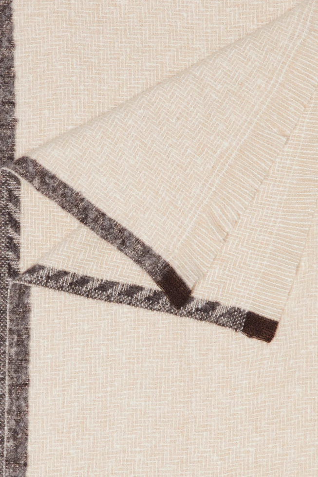 Gładki szal beżowy