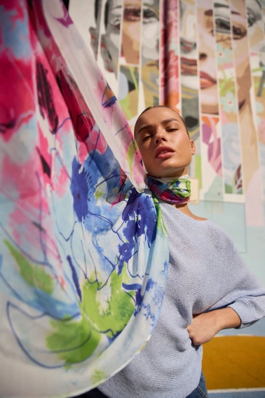 Wzorzysty szal niebieski