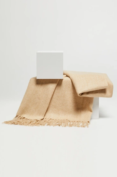 Gładki szalik beżowy z frędzlami 