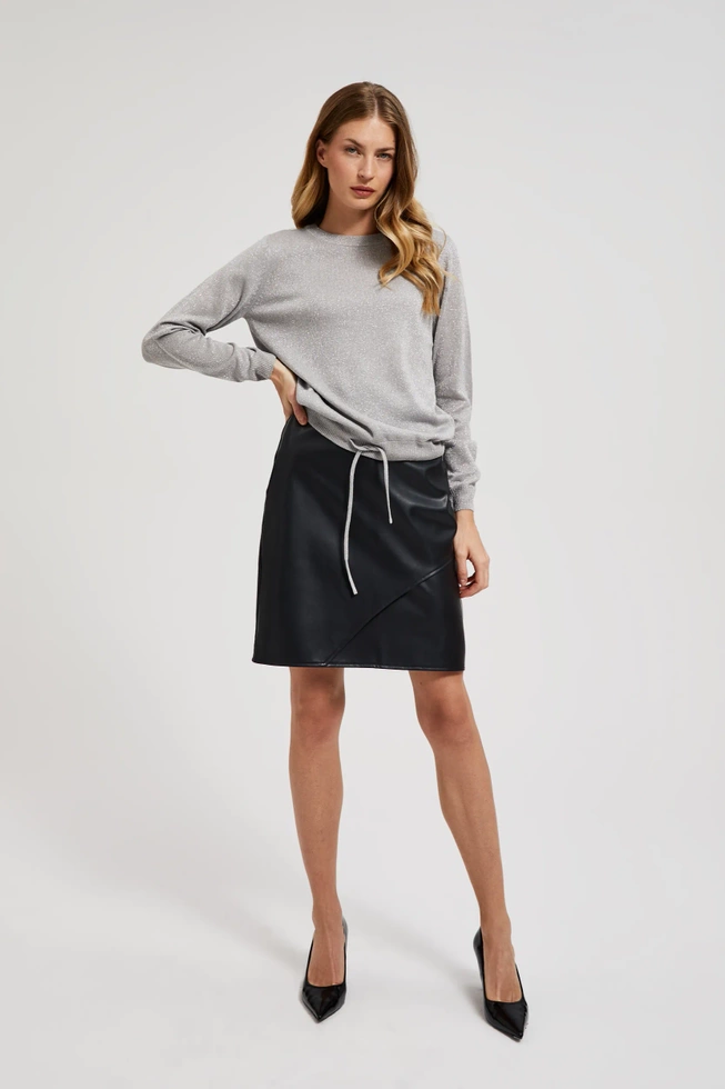 Sweter ozdobiony metaliczną nitka szary