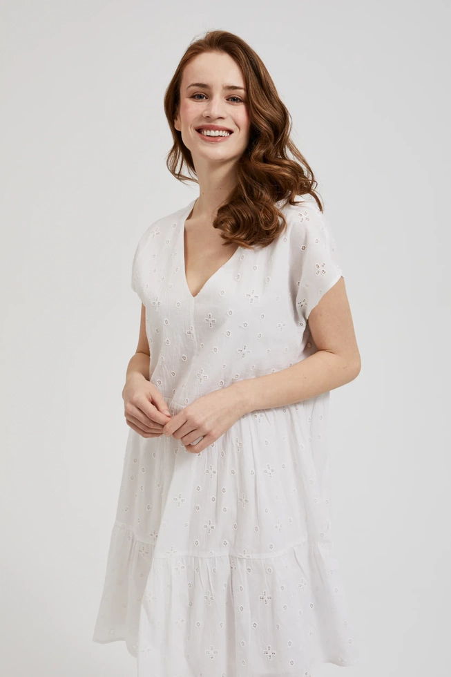 Rozkloszowana sukienka z krótkimi rękawami biała