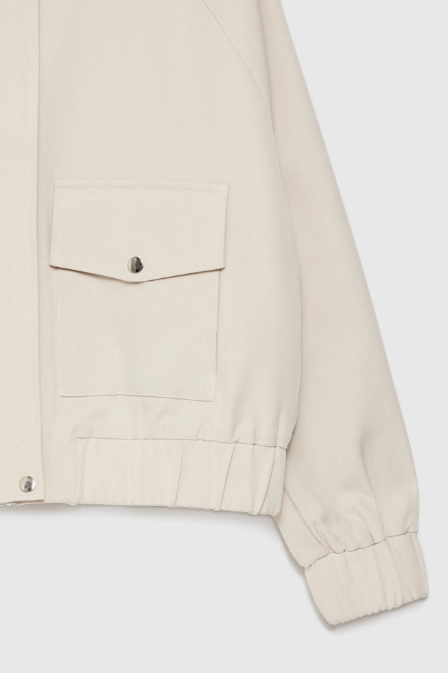 Kurtka z dużymi kieszeniami beżowa