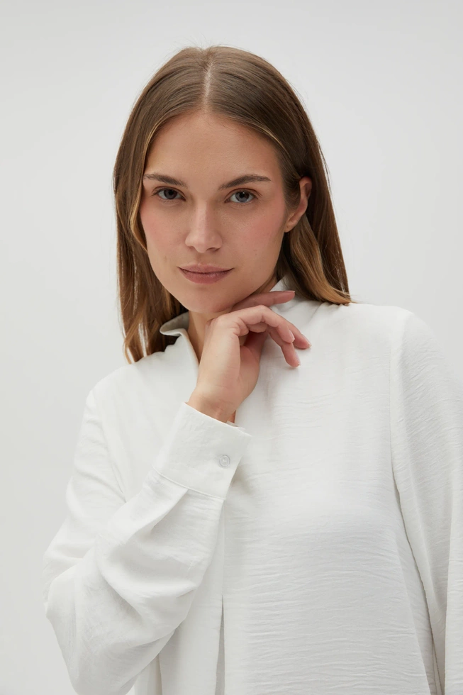 Elegancka koszula z gładkiego materiału biała