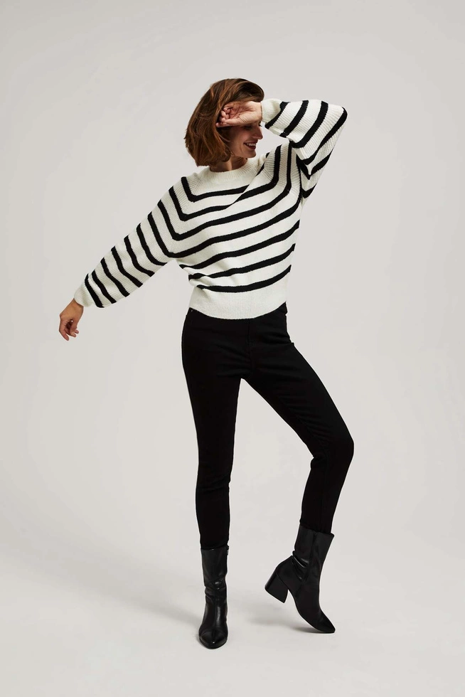 Sweter w paski z okrągłym dekoltem perłowo-czarny