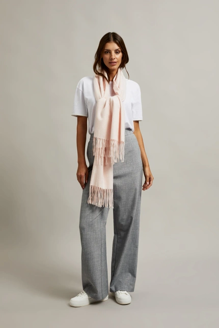 Gładki szalik z frędzlami różowy