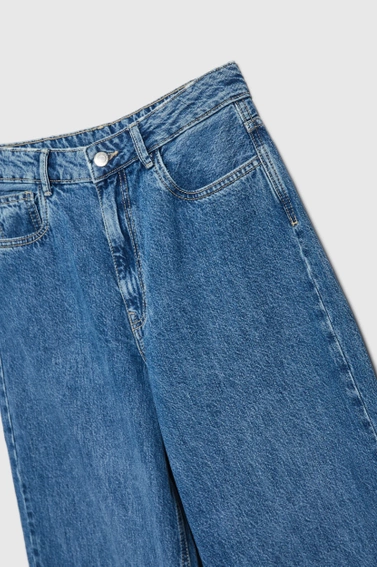 Gładkie jeasny z szerokimi nogawkami niebieskie