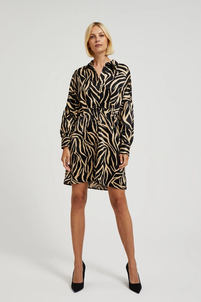Koszulowa sukienka z zwierzęcym wzorem czarna