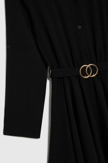 Koszulowa sukienka z eleganckim paskiem czarna