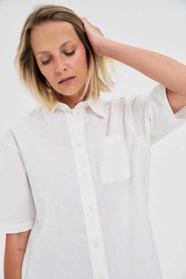 Koszula z krótkimi rękawami i kołnierzykiem biała