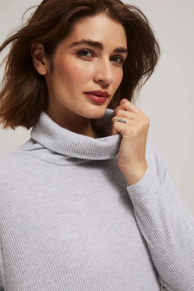 Sukienka z golfem szara