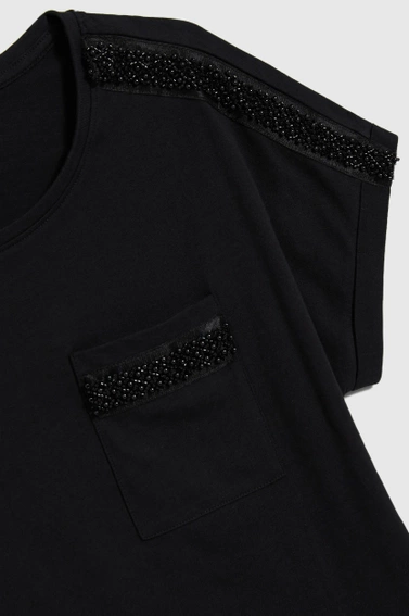Bawełniany t-shirt ozdobiony koralikami czarny