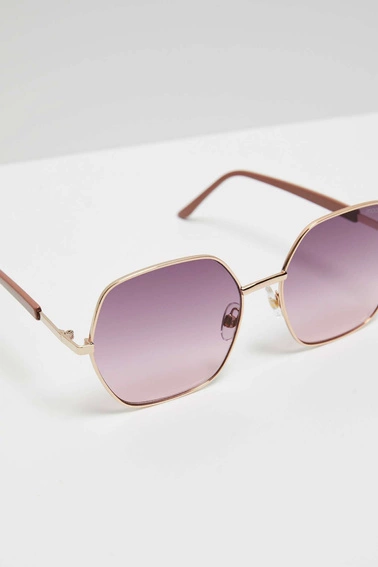 Okulary przeciwsłoneczne różowe z metalowymi oprawkami